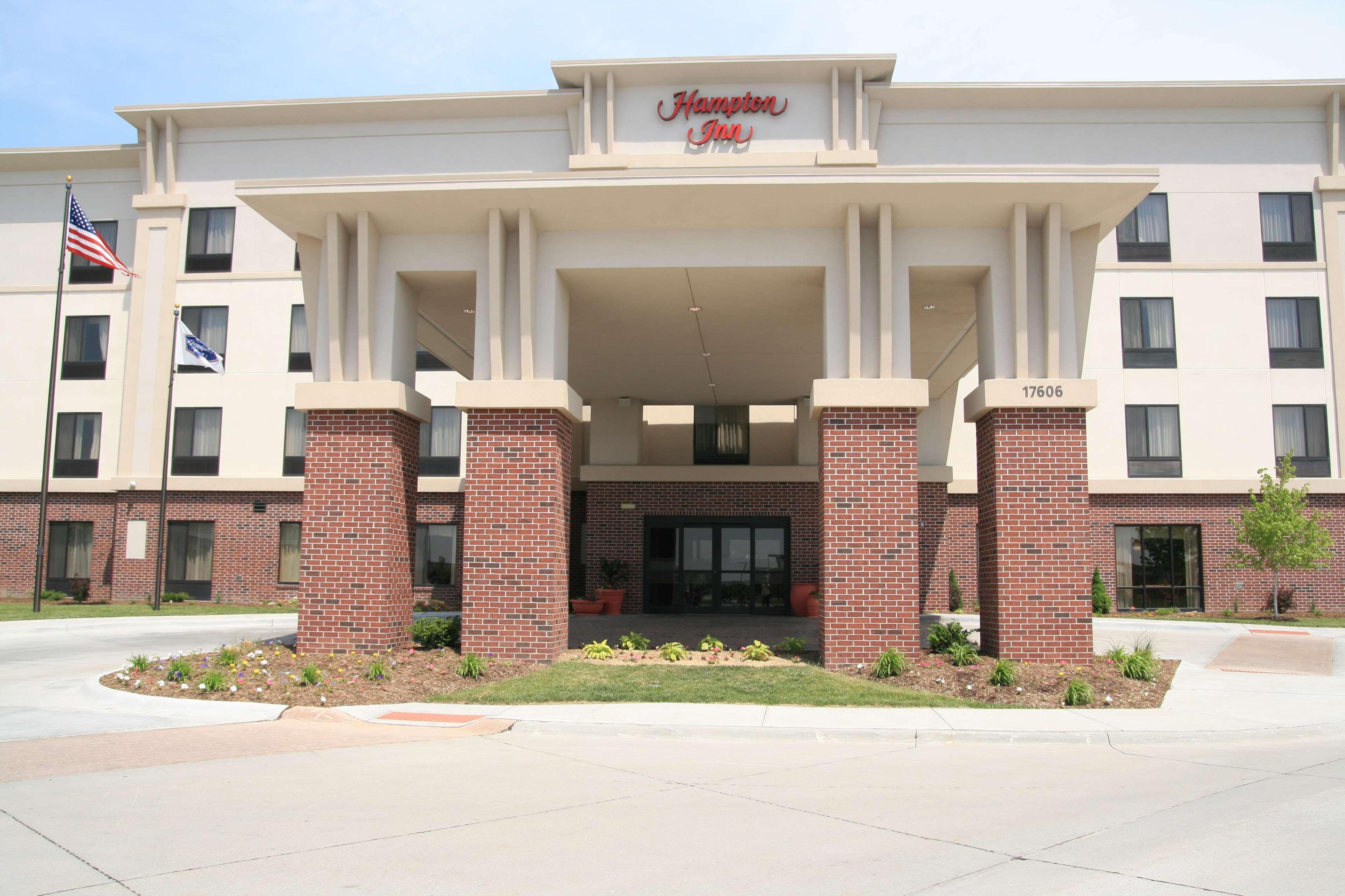 Newly Renovated Hampton Inn Omaha West Lakeside Extérieur photo