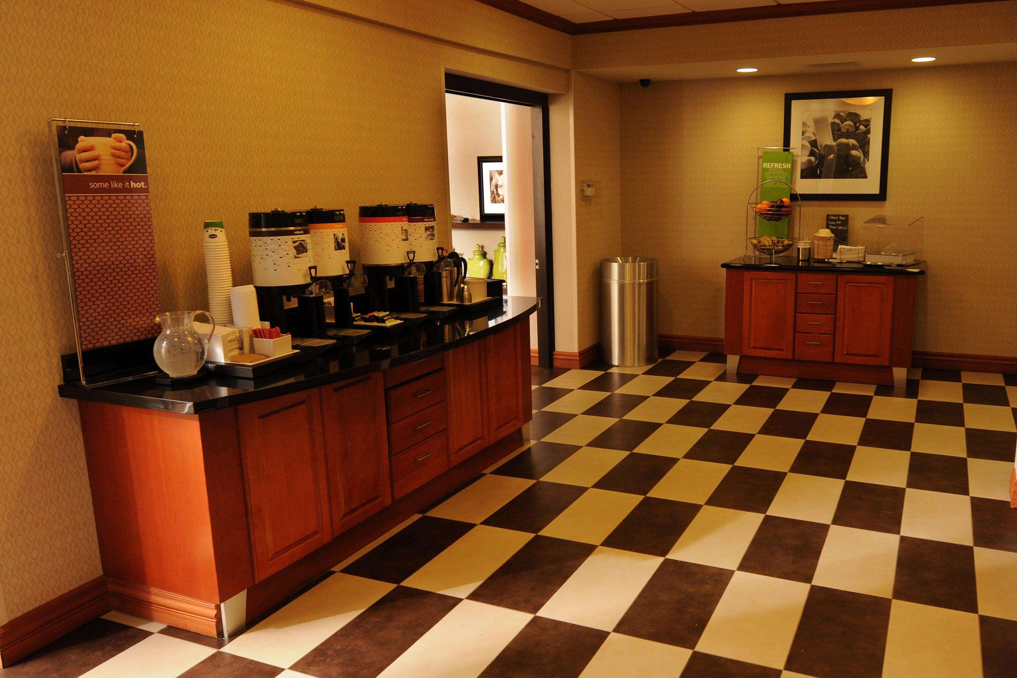 Newly Renovated Hampton Inn Omaha West Lakeside Extérieur photo