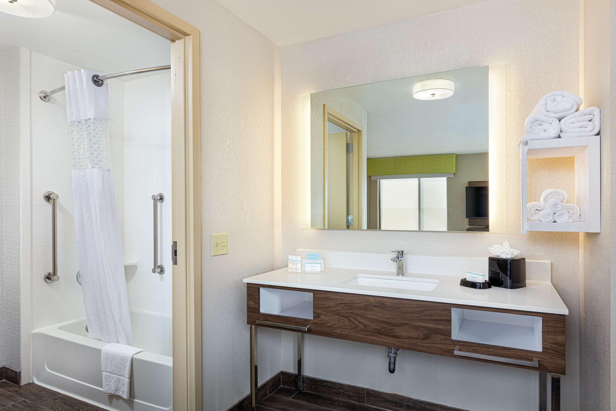 Newly Renovated Hampton Inn Omaha West Lakeside Extérieur photo