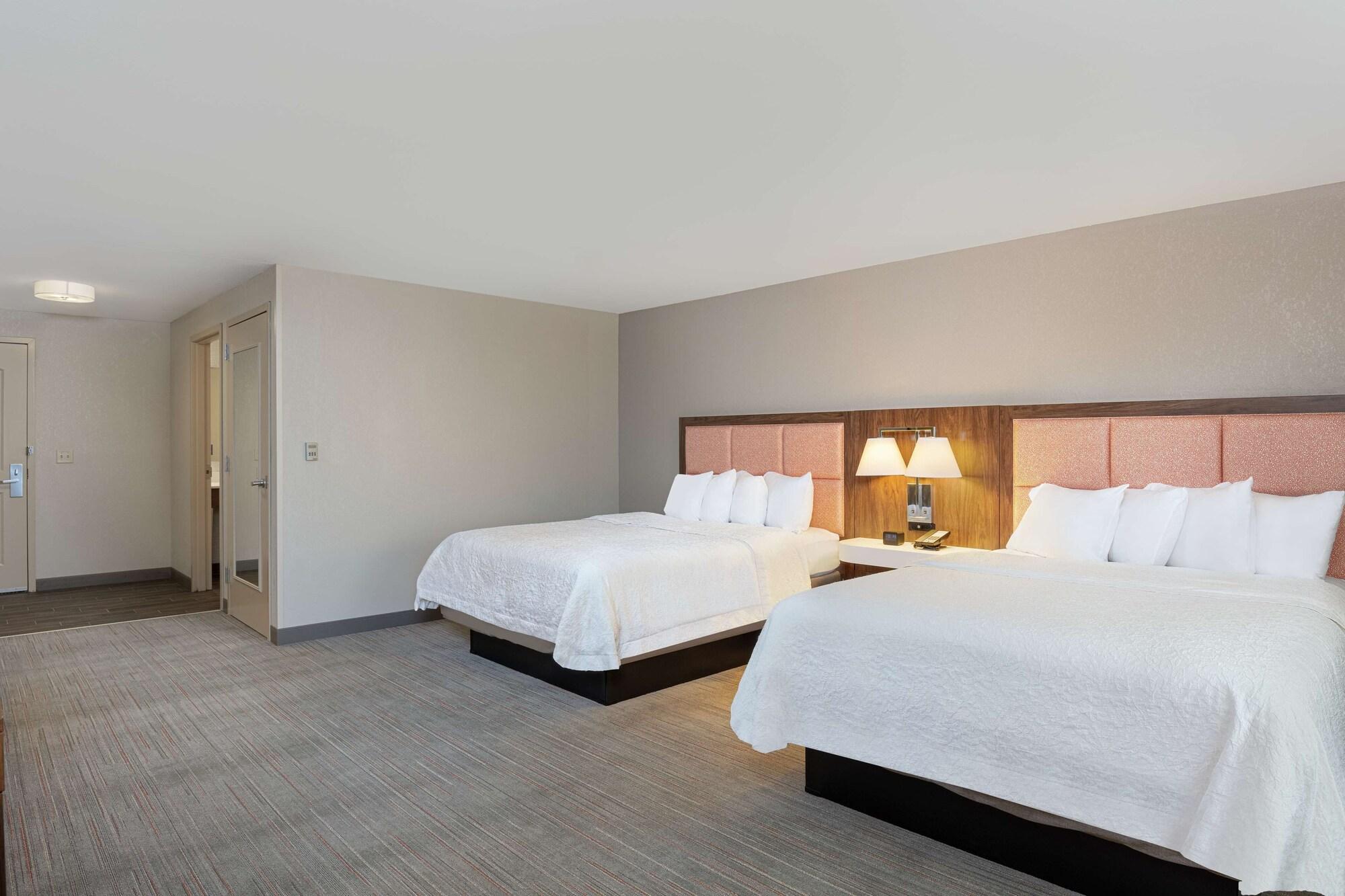 Newly Renovated Hampton Inn Omaha West Lakeside Extérieur photo