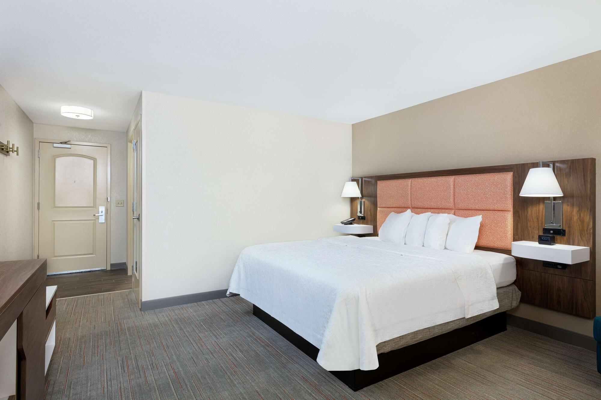 Newly Renovated Hampton Inn Omaha West Lakeside Extérieur photo