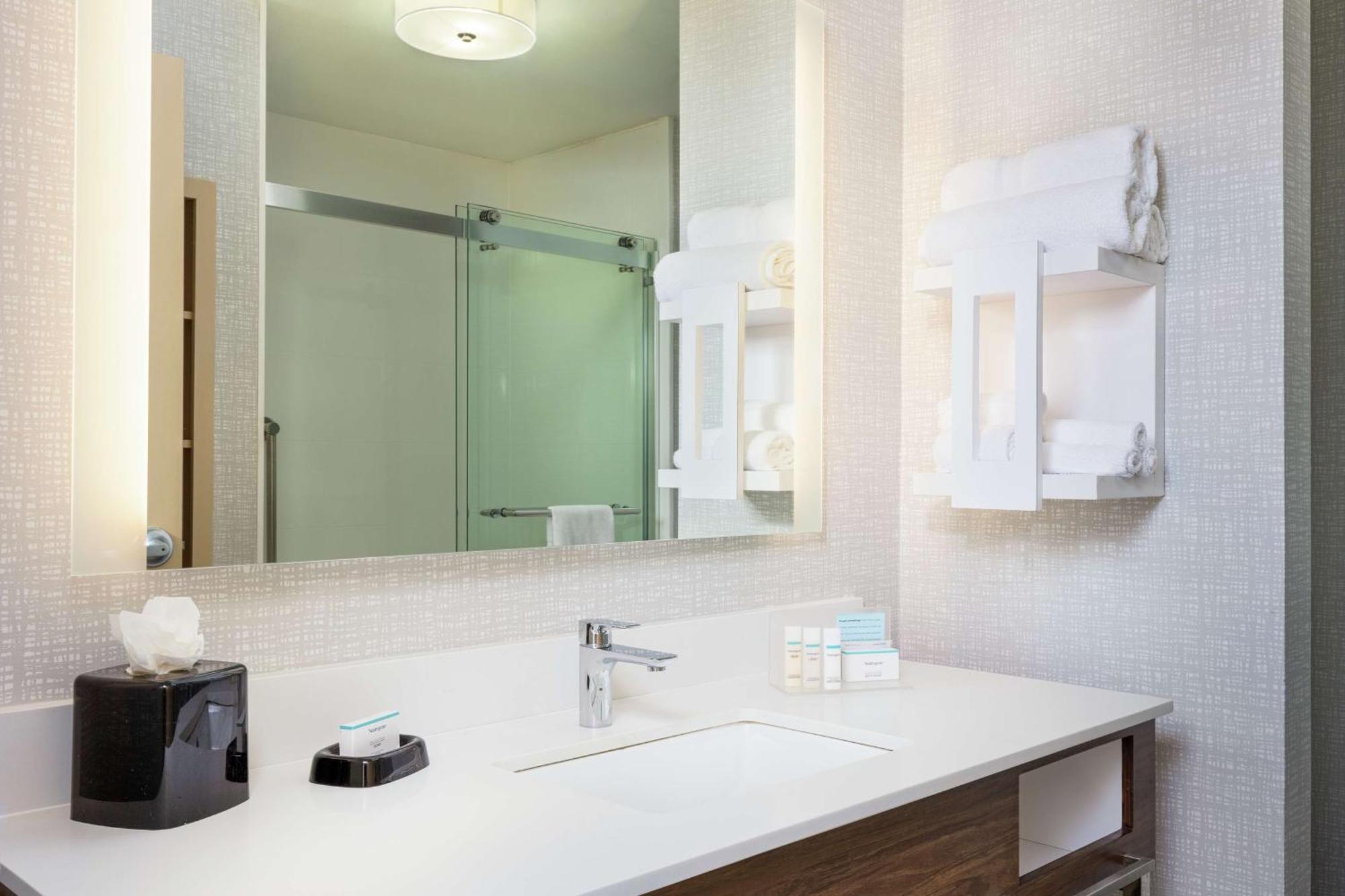 Newly Renovated Hampton Inn Omaha West Lakeside Extérieur photo