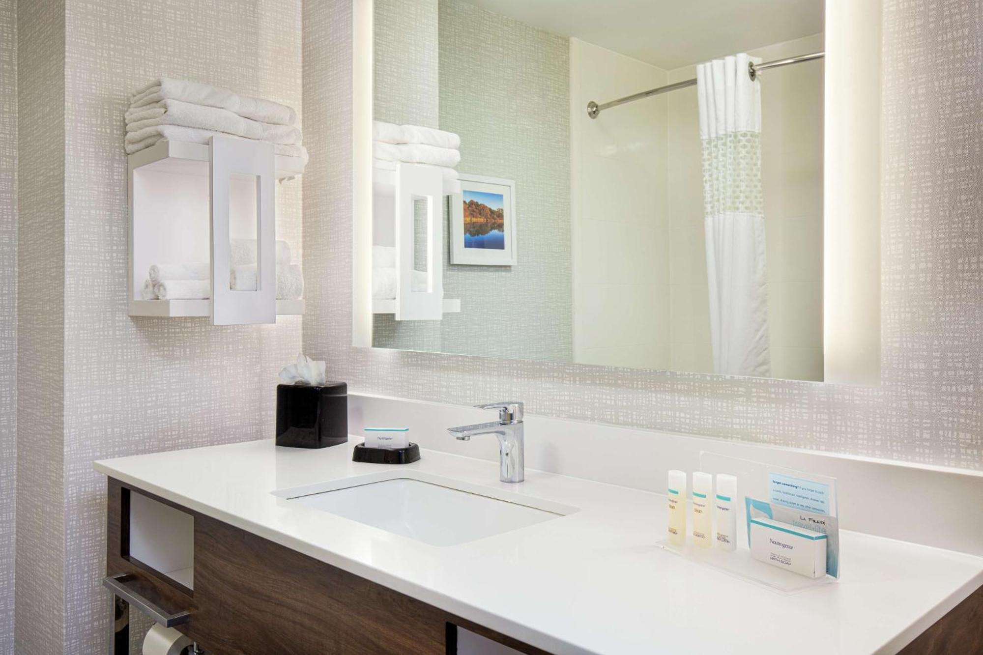 Newly Renovated Hampton Inn Omaha West Lakeside Extérieur photo